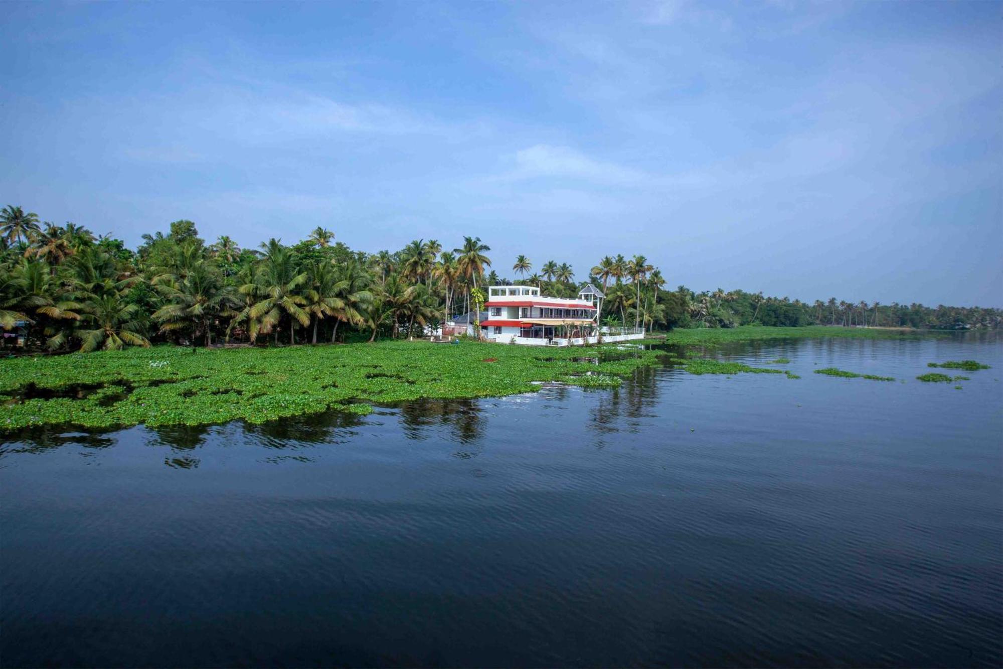 Vembanad Village Backwater Resort アーラップーザ県 エクステリア 写真