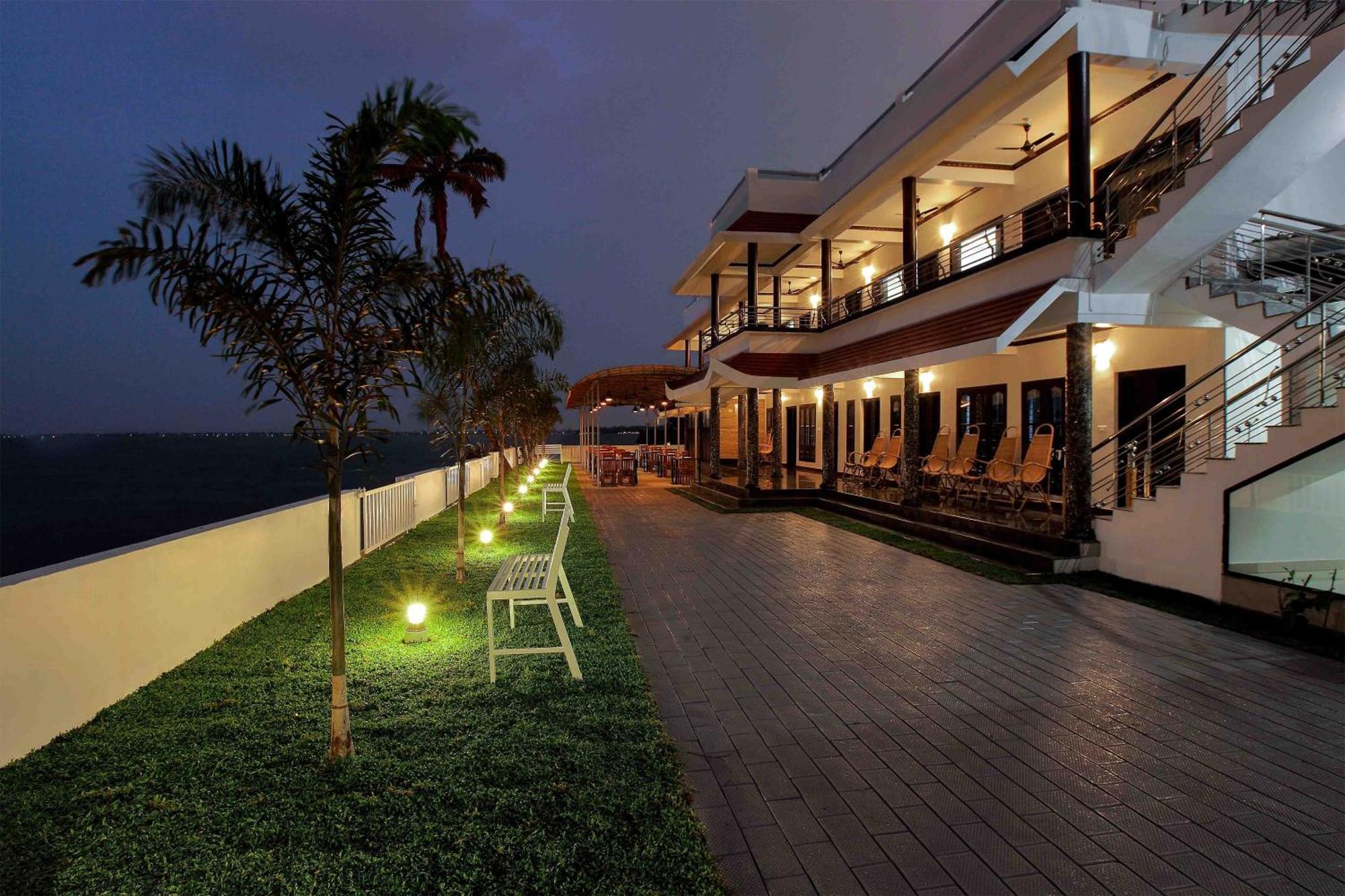 Vembanad Village Backwater Resort アーラップーザ県 エクステリア 写真