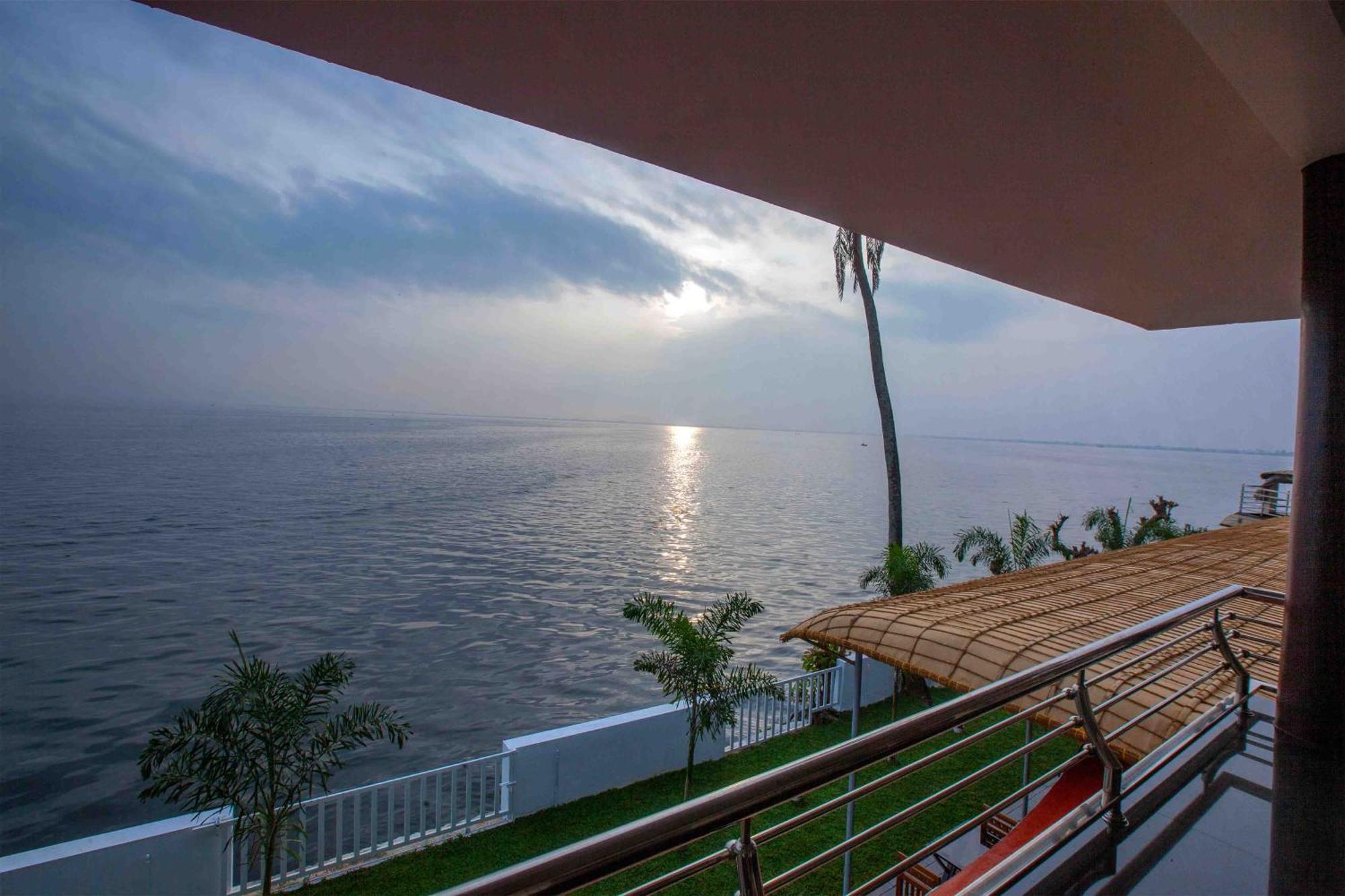Vembanad Village Backwater Resort アーラップーザ県 エクステリア 写真