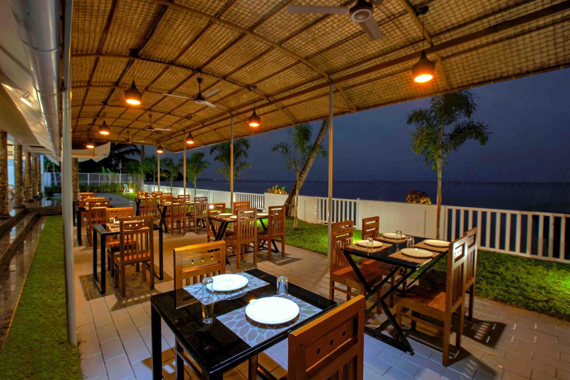 Vembanad Village Backwater Resort アーラップーザ県 エクステリア 写真