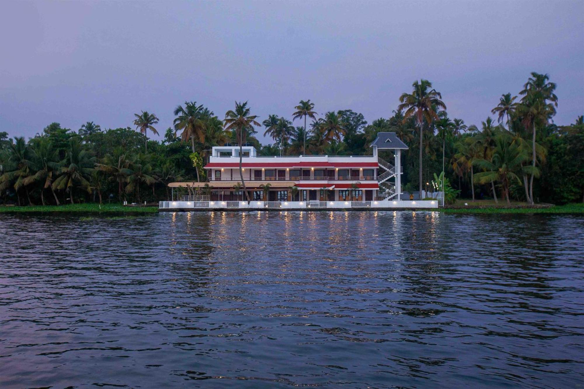 Vembanad Village Backwater Resort アーラップーザ県 エクステリア 写真