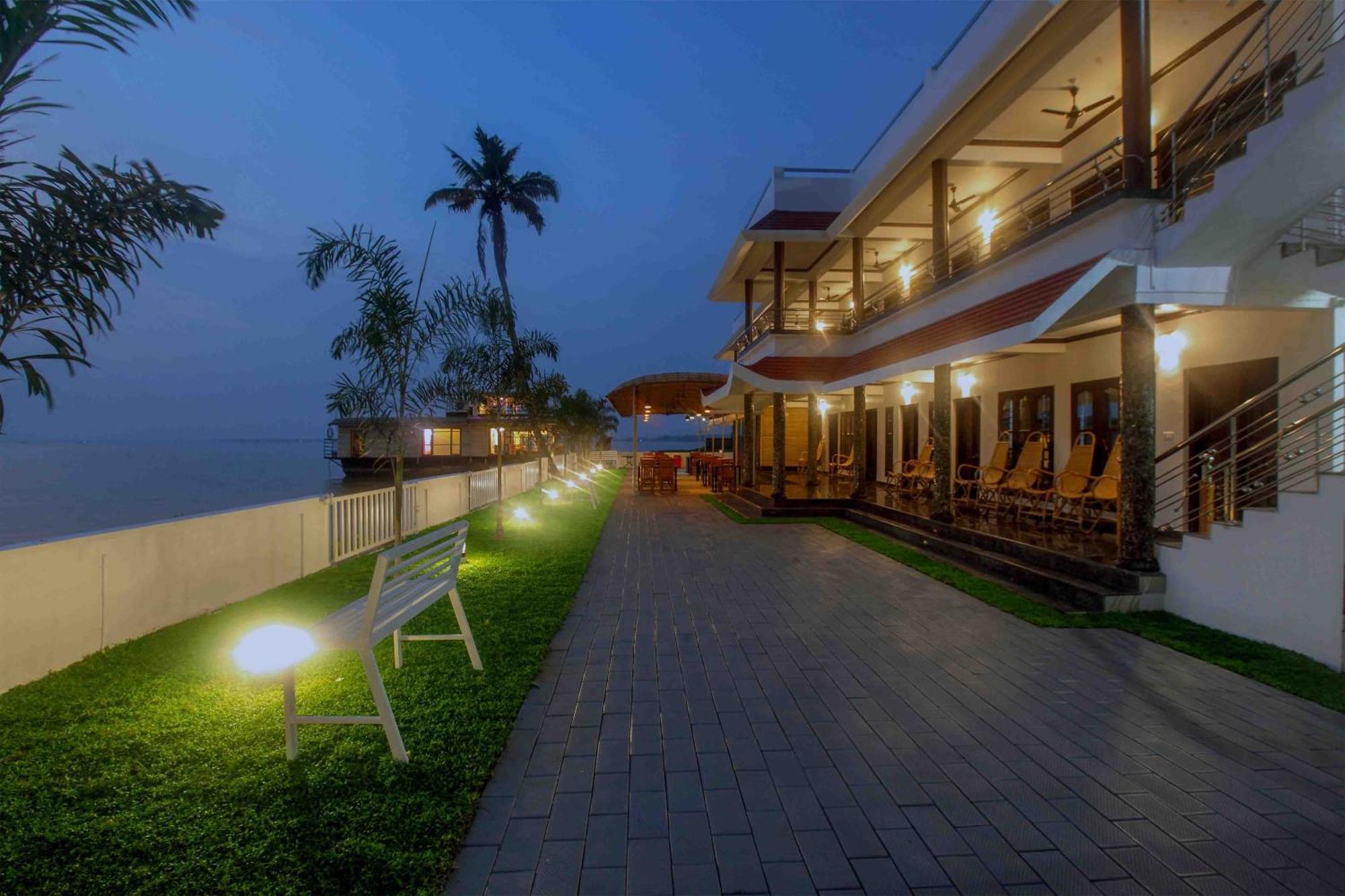 Vembanad Village Backwater Resort アーラップーザ県 エクステリア 写真